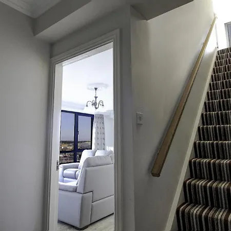 Dockland - Penthouse Apartment Galway